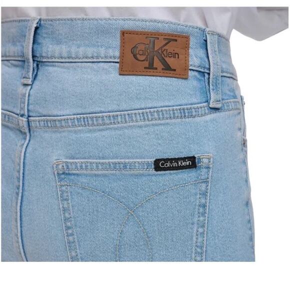 Calvin Klein Ladies Straight Hi Rise Light Wash Jeans, Size 10, New with Tag - Picture 5 of 7